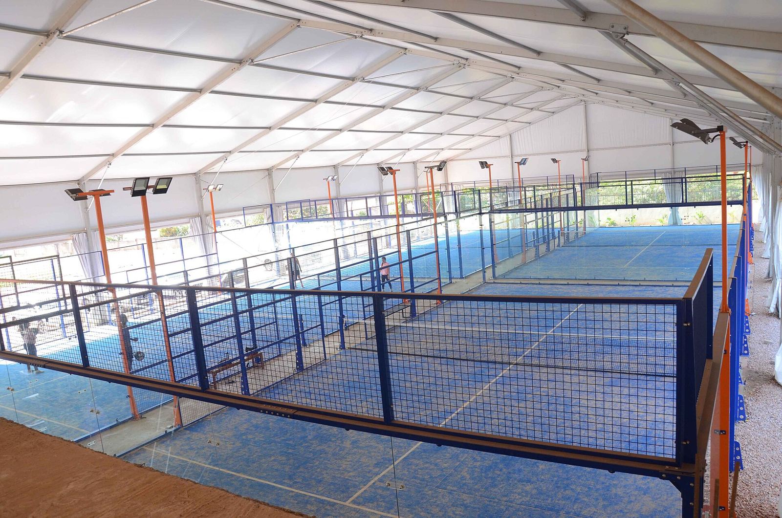 室内 padel 球场